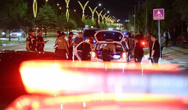 Aksaray'da araç ve şahıslar didik didik aranıyor