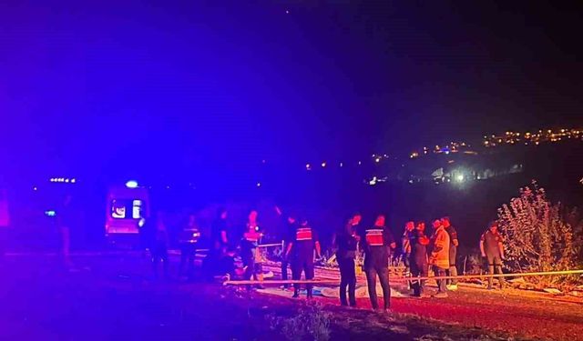 Alkollü Tır Sürücüsü Ters Şeritte Motosiklete Çarptı: 2 Genç Hayatını Kaybetti