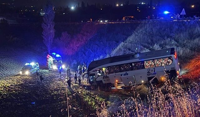 Amasya'da Yolcu Otobüsü Devrildi: 24 Kişi Yaralı
