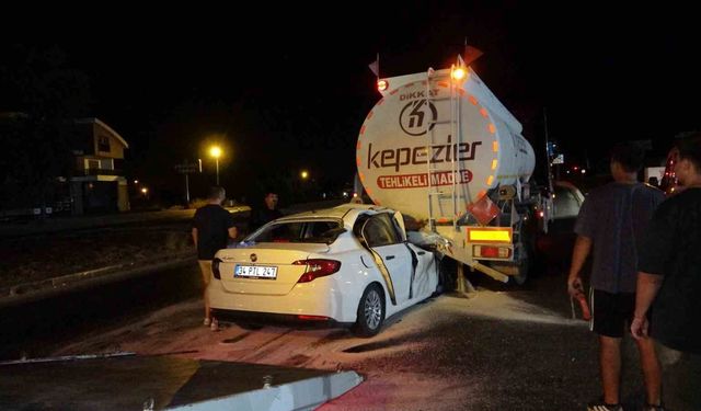 Antalya'da Akaryakıt Tankerine Çarpan Otomobilin Sürücüsü Hayatını Kaybetti