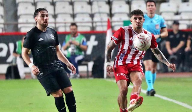 Antalyaspor, Vanspor FK'yı 3-0 ile Geçti