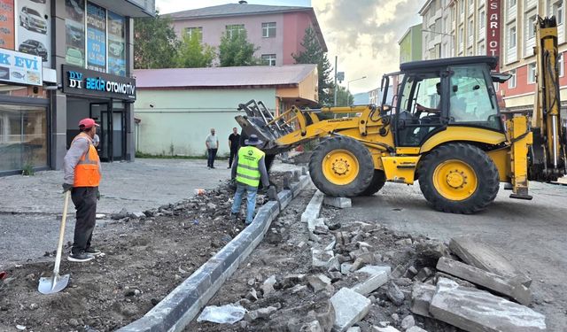 Ardahan'da Kaldırım Yenileme Çalışmaları Hızla Devam Ediyor