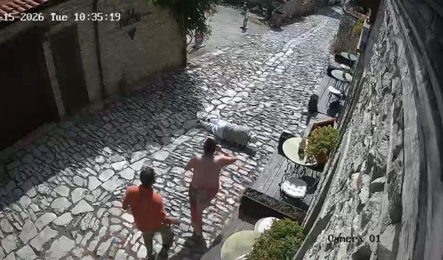 Arnavut Kaldırımında Düşen Yaşlı Adamın Talihsiz Anları Güvenlik Kamerasında