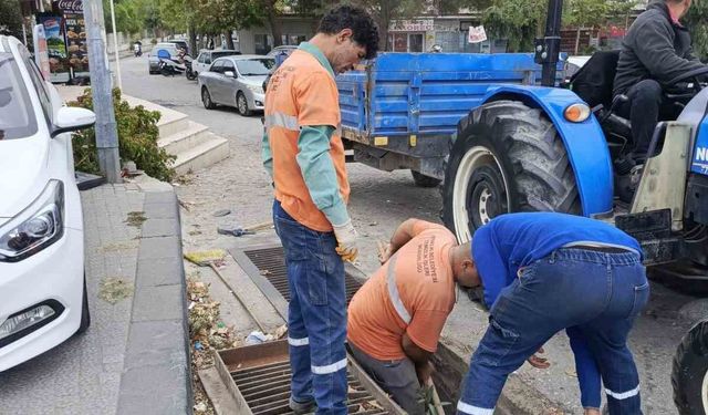 Ayvalık'ta Yağmur Suyu Kanalları İçin Yaz Sonrası Temizlik Seferberliği