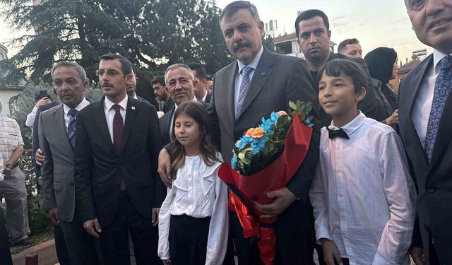 Bakan Çiftçi, 28 yıl sonra görev yaptığı ilçeyi ziyaret etti