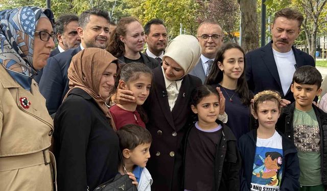 Bakan Göktaş, Türkiye Yüzyılı Buluşmaları İçin Esnaf ve Vatandaşlarla Buluştu