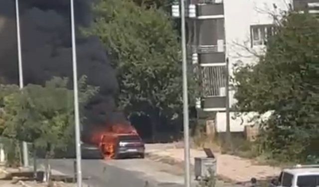 Batman'da Seyir Halindeki Araç Alev Alev Yandı