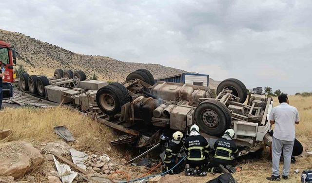 Batman'da Trafik Kazası: Tır Sürücüsü Hayatını Kaybetti
