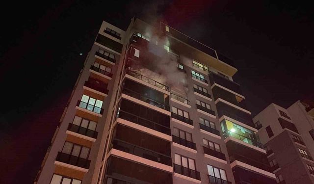 Bursa'da Bina Yangını: 19 Kişi İtfaiye Ekipleri Tarafından Kurtarıldı