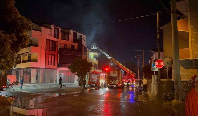 Çardakta Patlayan Alevler, 3 Katlı Binayı Tehdit Etti: 1 Yaralı