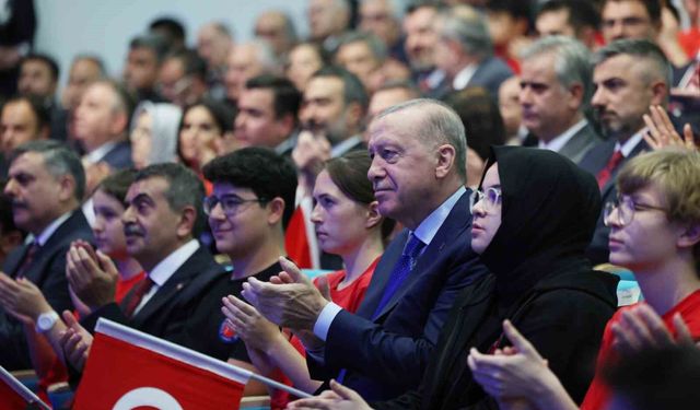 Cumhurbaşkanı Erdoğan'dan Eğitim Başarısına Vurgu: 'Bazıları Bu Başarıyı Önemsizleştirmeye Çalışıyor'