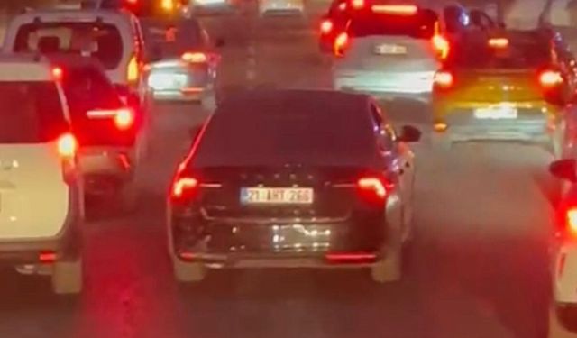 Diyarbakır'da İtfaiye Aracına Yol Vermeyen Sürücü Tepki Çekti