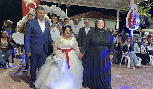 Down Sendromlu Elif'in Hayali Gerçekleşti: Duygu Dolu Temsili Düğün