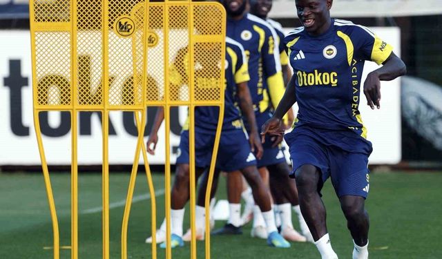 Fenerbahçe, Beşiktaş derbisi için son antrenmanını gerçekleştirdi