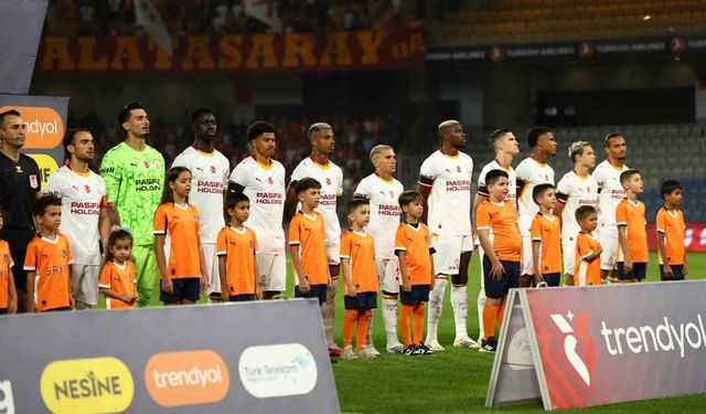 Galatasaray Başakşehir karşısında 3 oyuncu ile sahaya çıkıyor