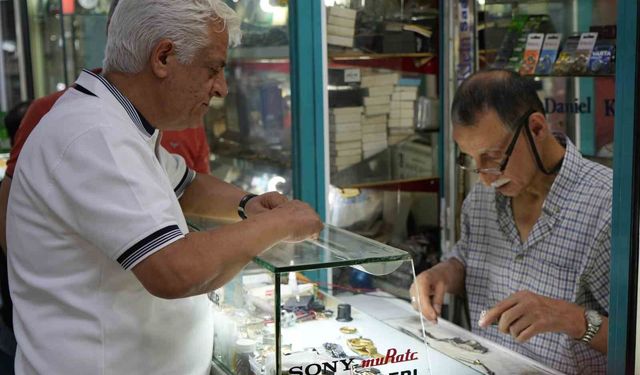 Gaziantepli Usta Servet Özkörükçü: 56 Yıldır Mekanik Saatlere Hayat Veriyor