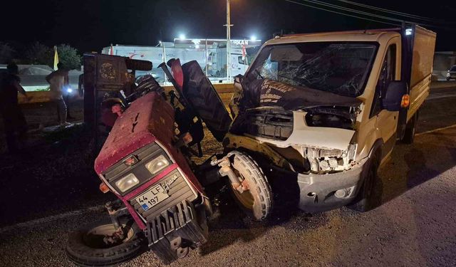 Gaziantep'te Kamyonet ve Traktör Çarpıştı: 3 Yaralı