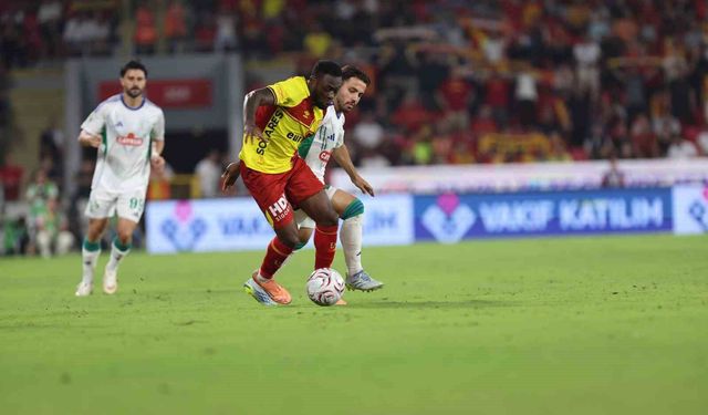Göztepe, Çaykur Rizespor'u İlk Yarıda Geçti: 1-0