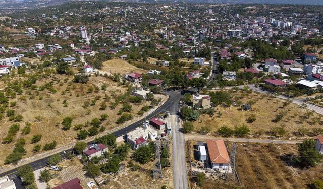 Gülnar'daki 3 Mahallenin Yol Bağlantısı Yenilendi