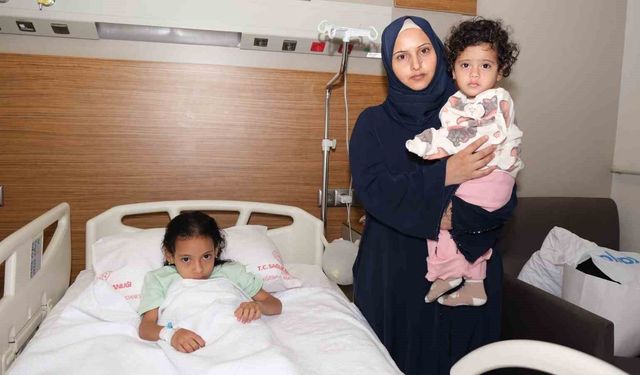 İsrail Saldırılarında Yaralanan Filistinli Çocuk Sıla, Türkiye'de Tedavi Ediliyor