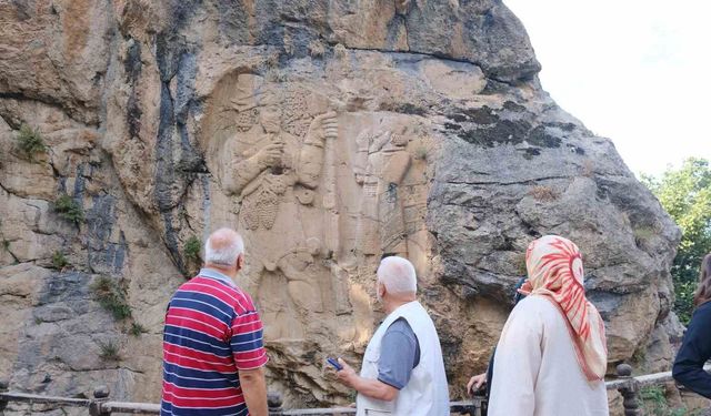 İvriz Kaya Anıtı: 3 Bin Yıllık Tarih Ziyaretçilerini Bekliyor