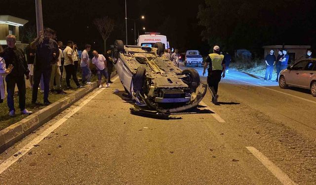Kamyonetle çarpışan otomobil takla attı: 2 yaralı