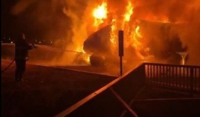 Kars'ta Seyir Halindeki Tır Alev Alev Yandı, Şoför Son Anda Kurtuldu