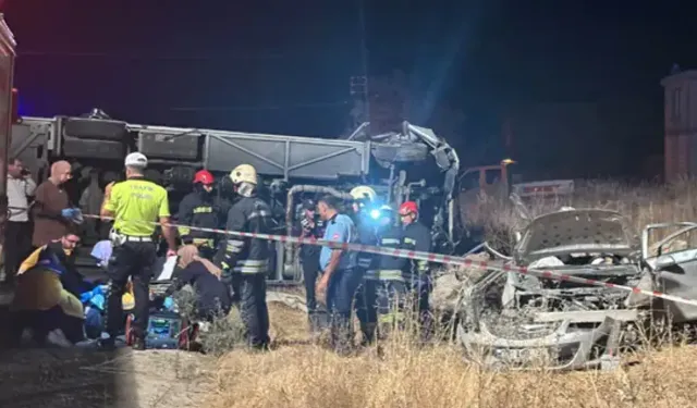 Gaziantep’te feci kaza: Yolcu minibüsü ile otomobil çarpıştı, 7 kişi hayatını kaybetti