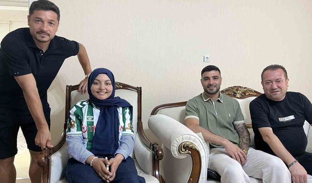 Konyaspor, Omurilik Kanseriyle Mücadele Eden Taraftarı Sude Ay'ı Unutmadı