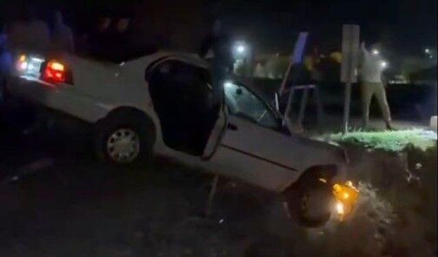 Köpeğe Çarpmamak İçin Kaza Yapan Sürücü, Otomobili Köprüde Asılı Kaldı