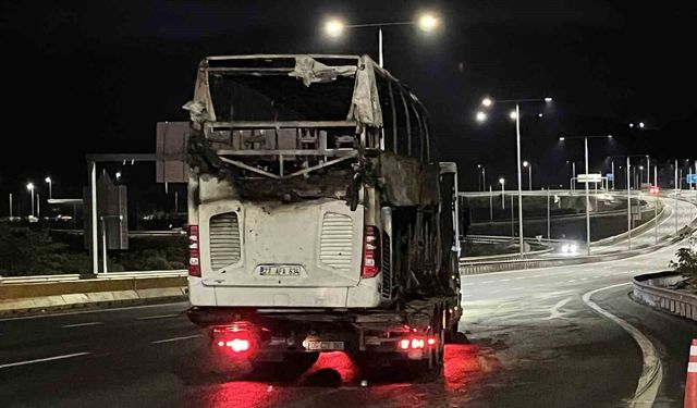 Kuzey Marmara Otoyolu'nda Yanan Otobüste İki Kişinin Cesedi Adli Tıp Kurumu'na Gönderildi