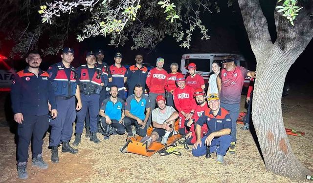 Likya yolunda mahsur kalan turist ekiplerce kurtarıldı