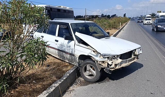Manavgat'ta Kaza: Araç Refüjde Asılı Kaldı