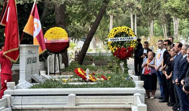 Metin Oktay, Kabri Başında Anılarla Anıldı