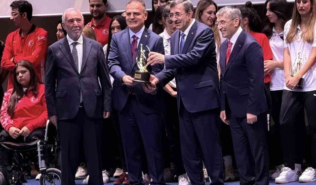 Muğla Valisi Akbıyık'a Prestijli 'Spora Destek Veren Devlet Adamı' Ödülü