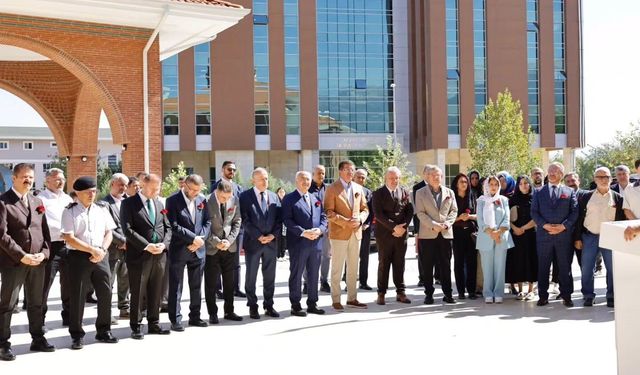 Mukaddes Emanetler Sergisi Denizli'de Ziyaretçilerini Ağırlamaya Başladı
