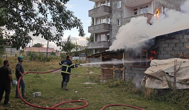 Muş'ta Odunlukta Meydana Gelen Yangın Korkuttu