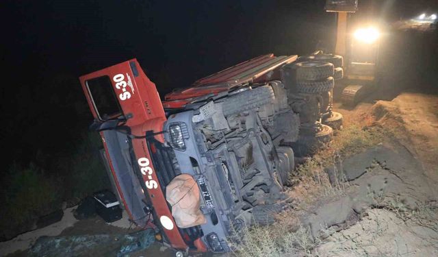 Orman yangınına müdahale eden arazöz devrildi: 2 işçi yaralandı