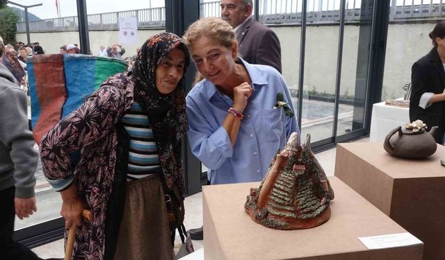 Rize'de Sanat Dolu Bir Etkinlik: 'Çılgın Çaydanlıklar' Sergisi Açıldı