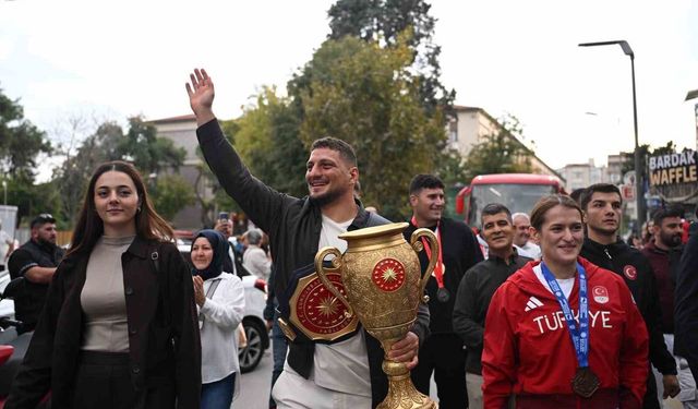 Şampiyon Sporculara Coşkulu Karşılama Töreni