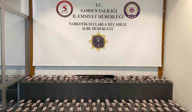 Samsun'da Bir İkamette 13 Bin Sentetik Ecza Hap ve Ruhsatsız Tüfek Ele Geçirildi