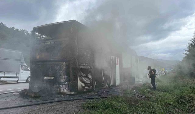 Samsun'da Otobüs Yangını: Yolcular Güvenle Tahliye Edildi