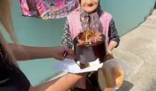 Samsun'da yaşlılara özel doğum günü etkinliği: Pastalı sürprizler