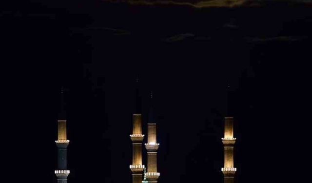 Selimiye Camii, Parçalı Dolunay ile Göz Kamaştırdı