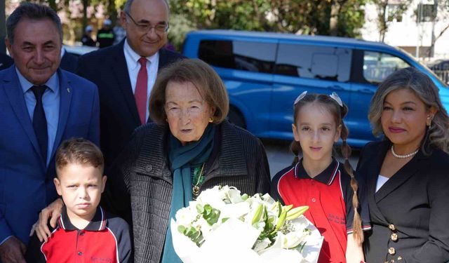 Semahat Arsel, Eğitimde Yeni Bir Dönem Açtı: Adını Taşıyan Okulun Açılışına Katıldı