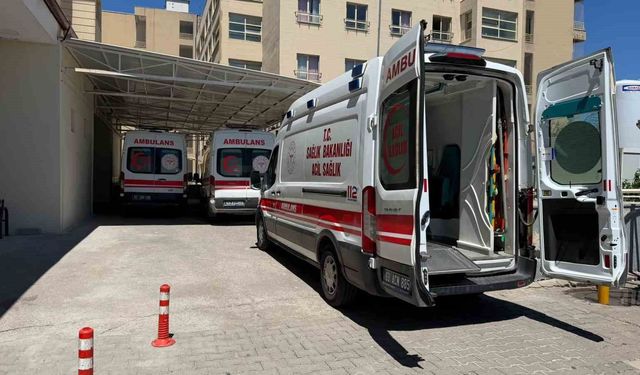 Siverek'te Traktör Altında Kalan Çocuk ve Amcası Yaralandı
