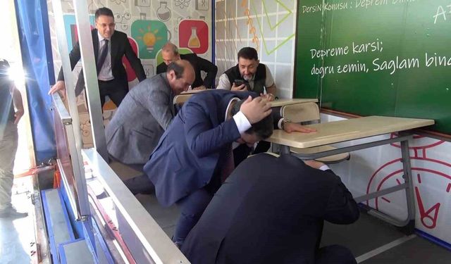 Tatbikatta Depremin Alarmı Verildi, Gerçek Depremle Yüzleştiler