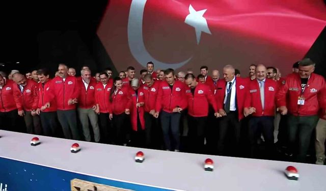 TEKNOFEST 2023'te Protokol Üyeleri Halay Çekti
