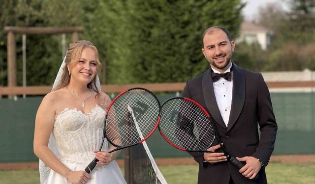 Tenis Kortunda Evlilik: Gelin ve Damat Maç Yaptı