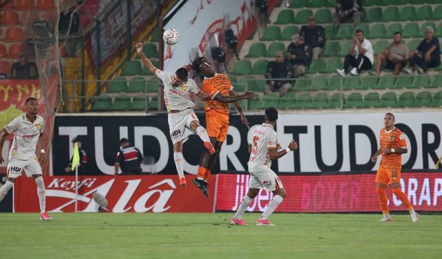 Trendyol Süper Lig'de Alanyaspor - Göztepe Maçının İlk Yarısı: 0-1